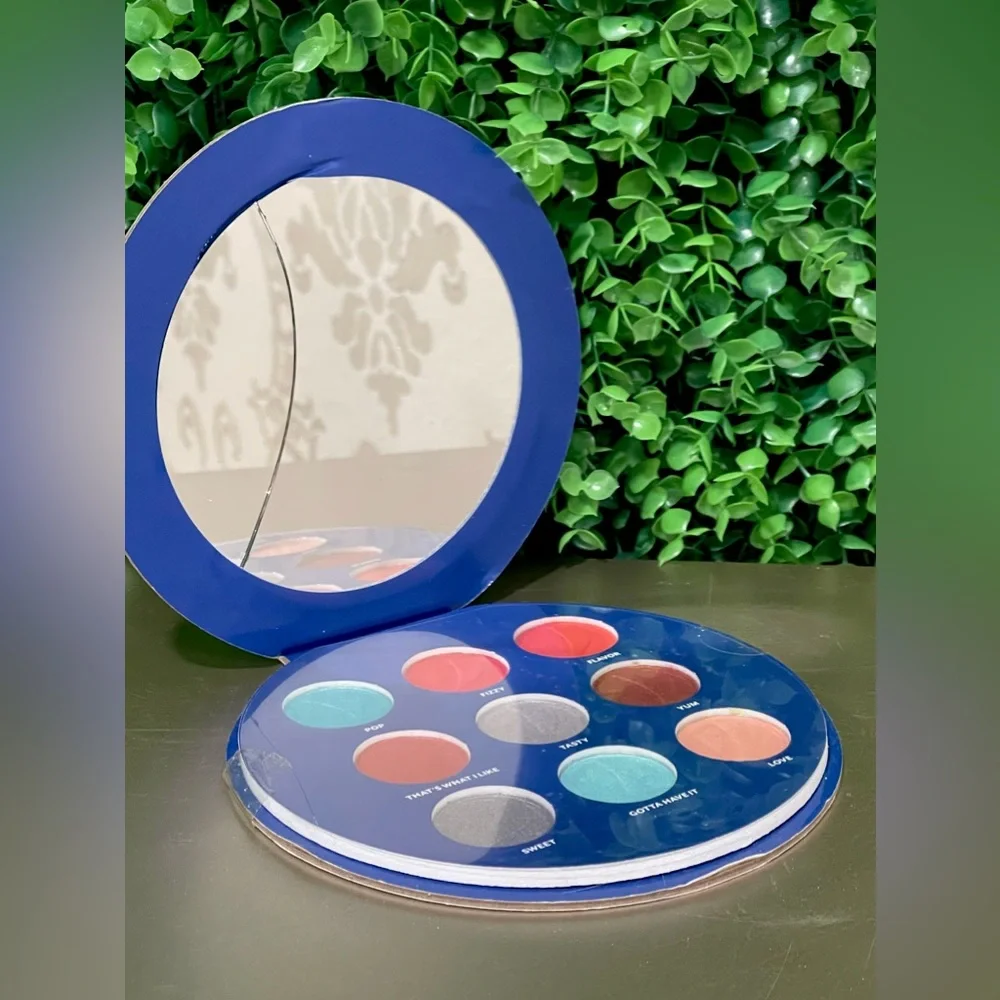Taste Beauty x Pepsi Eyeshadow Palette